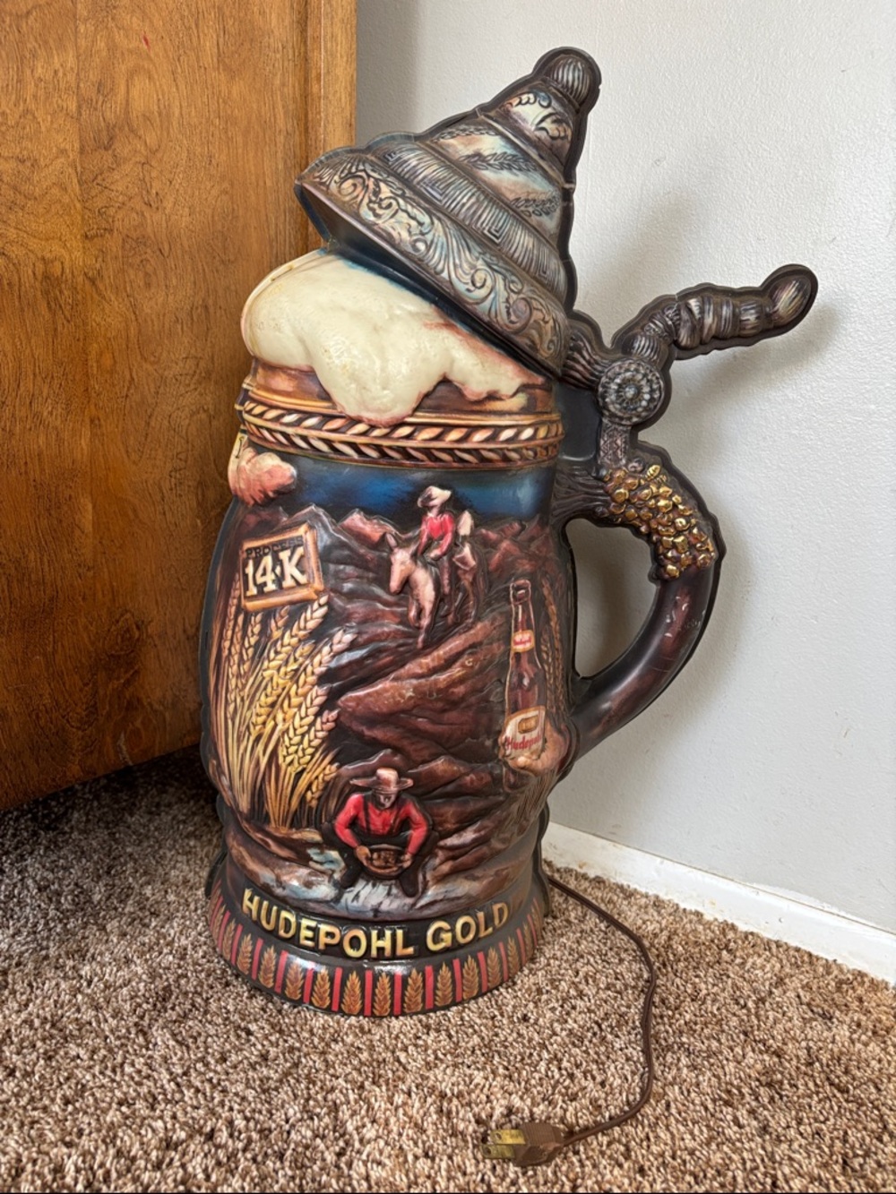 Vintage Hudepohl Gold beer stein lighted bar sign